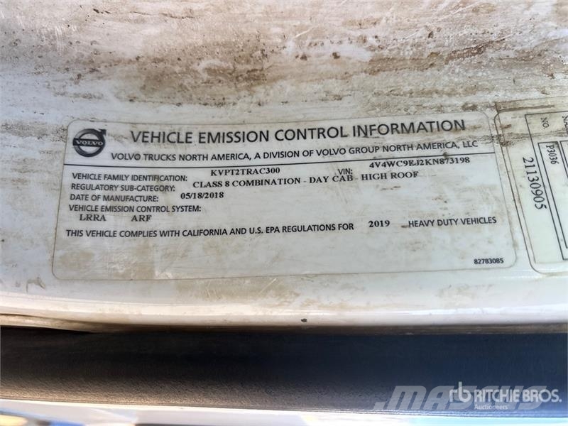 Volvo VNR64T300 6x4 T/A Day Cab Truck Tractor وحدات الجر