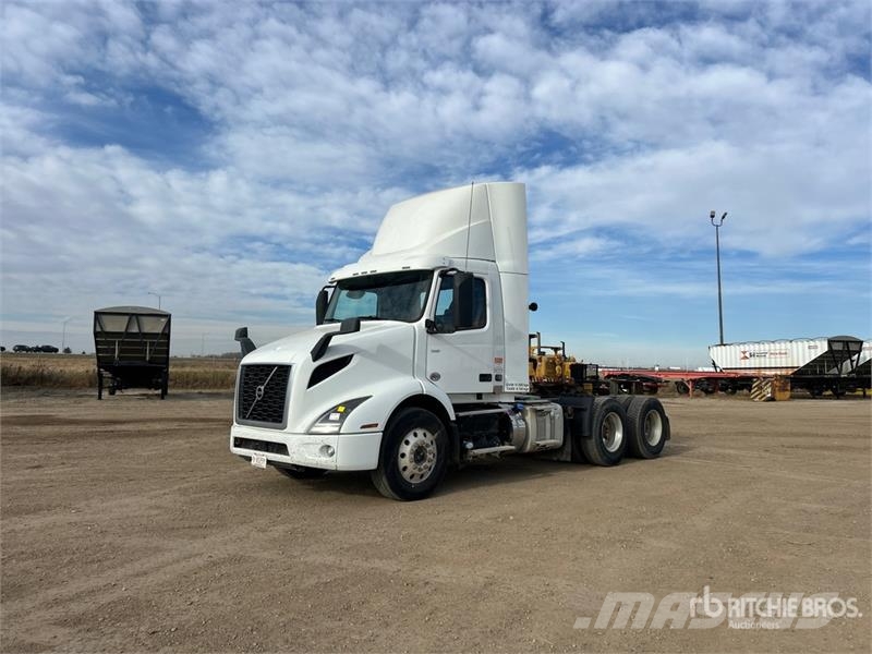 Volvo VNR64T300 6x4 T/A Day Cab Truck Tractor 牵引车