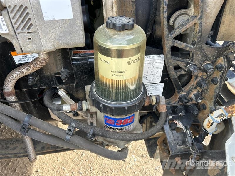 Volvo VNR64T300 6x4 T/A Day Cab Truck Tractor 牵引车