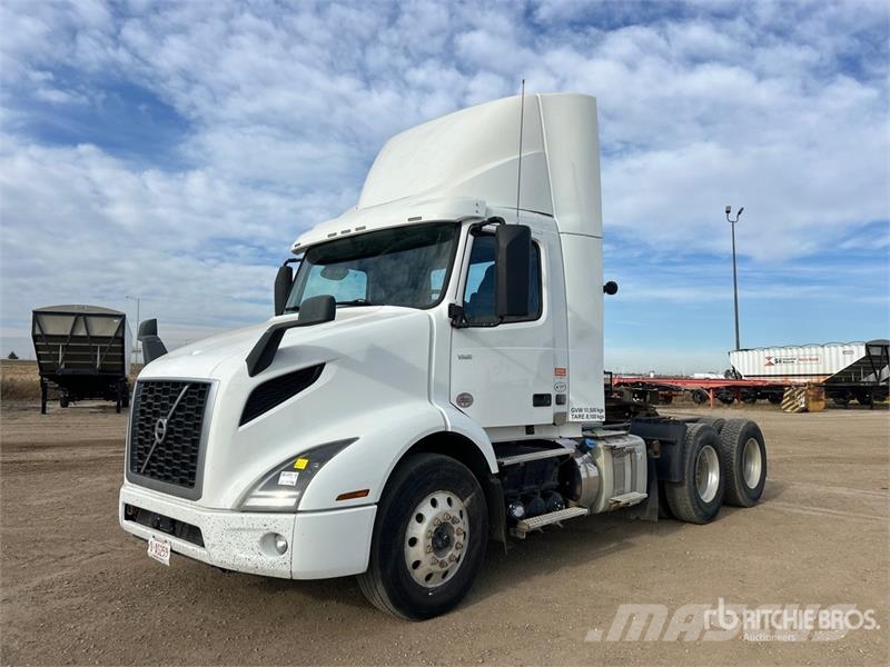 Volvo VNR64T300 6x4 T/A Day Cab Truck Tractor 牵引车