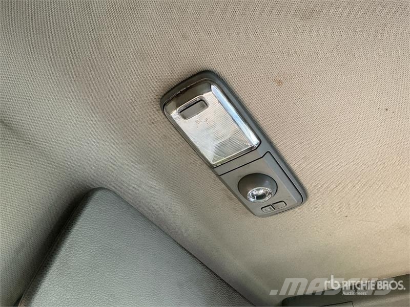 Volvo VNR64T640 6x4 T/A Sleeper Truck Tractor Tractor Units