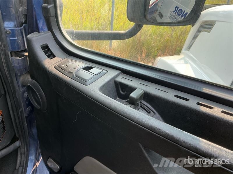 Volvo VNR64T640 6x4 T/A Sleeper Truck Tractor Tractor Units