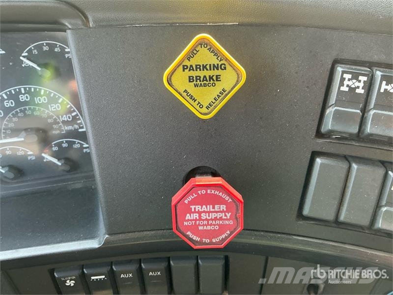 Volvo VNR64T640 6x4 T/A Sleeper Truck Tractor Tractor Units