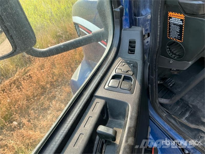 Volvo VNR64T640 6x4 T/A Sleeper Truck Tractor Tractor Units
