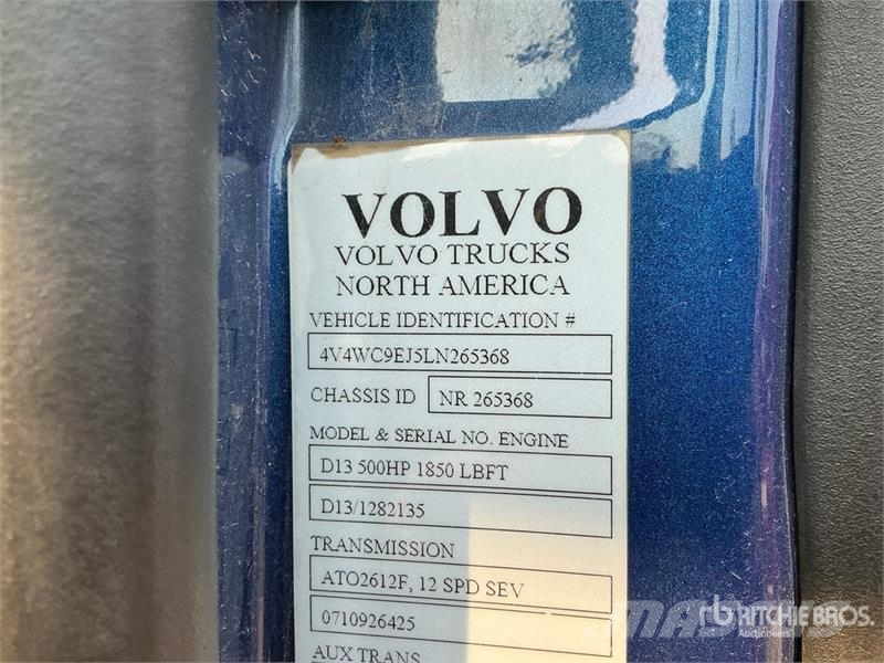Volvo VNR64T640 6x4 T/A Sleeper Truck Tractor Tractor Units