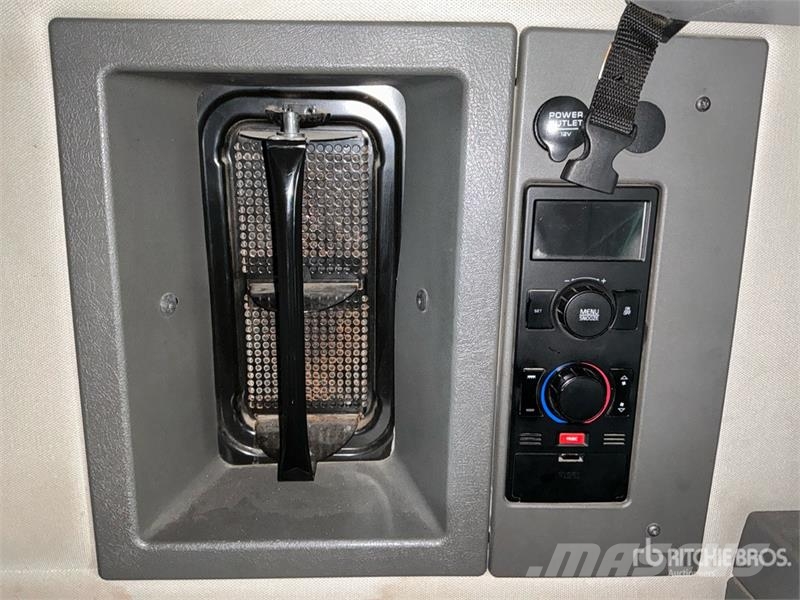Volvo VNR64T640 6x4 T/A Sleeper Truck Tractor Tractor Units