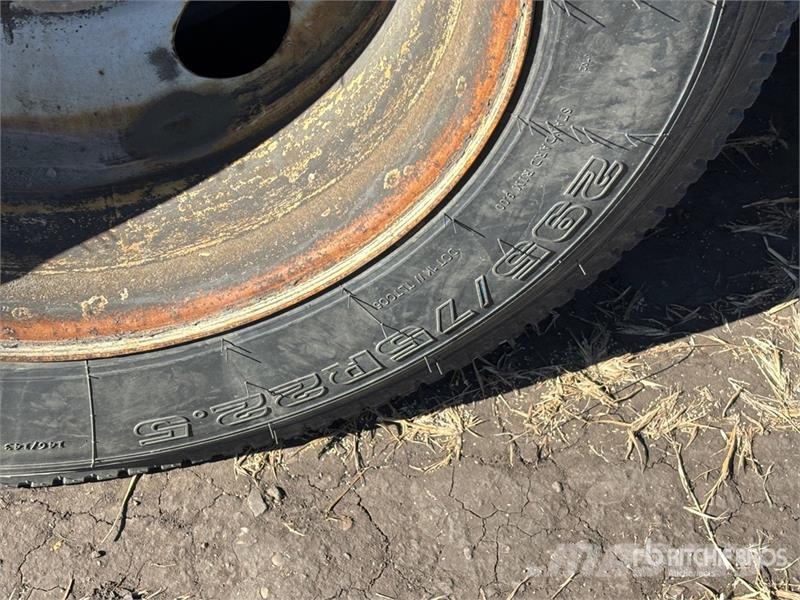 Wabash 53 ft x 102 in T/A Van Trailer Причепи-фургони
