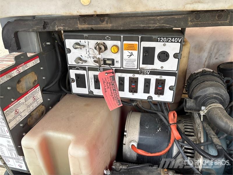 Wacker LTN8K 拖车式灯塔