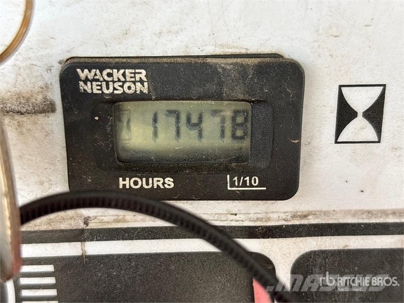 Wacker LTN8K 拖车式灯塔