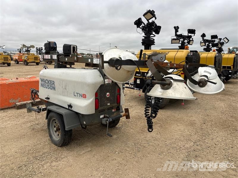 Wacker LTN8K 拖车式灯塔