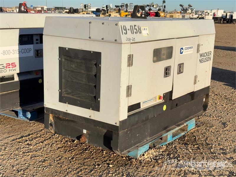 Wacker Neuson G-25 19.5 kW Skid-Mounted Generator Set Dīzeļģeneratori