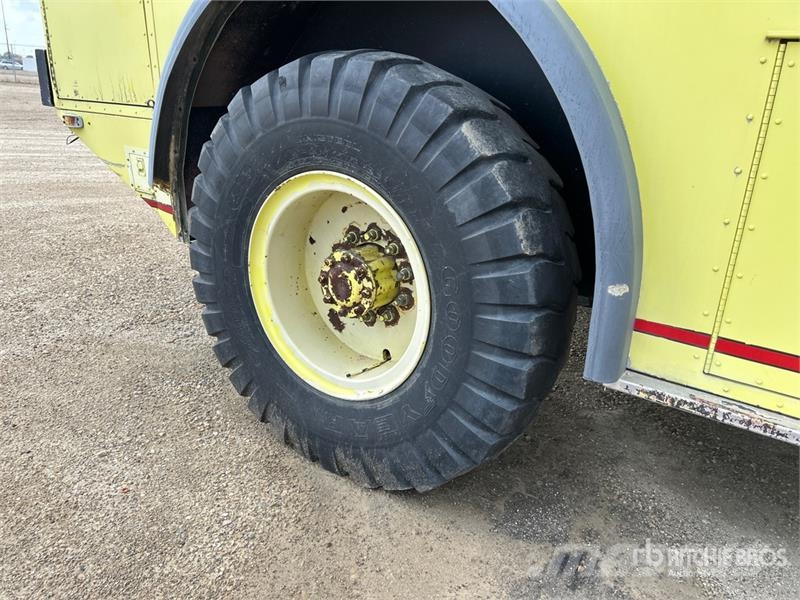 Waltek C-4500 4x4 Fire Truck (Inoperable) 消防车
