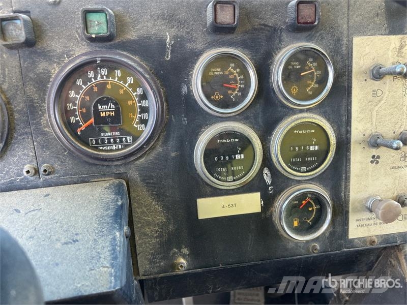 Waltek C-4500 4x4 Fire Truck (Inoperable) 消防车