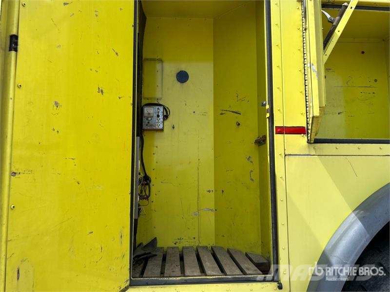 Waltek C-4500 4x4 Fire Truck (Inoperable) 消防车