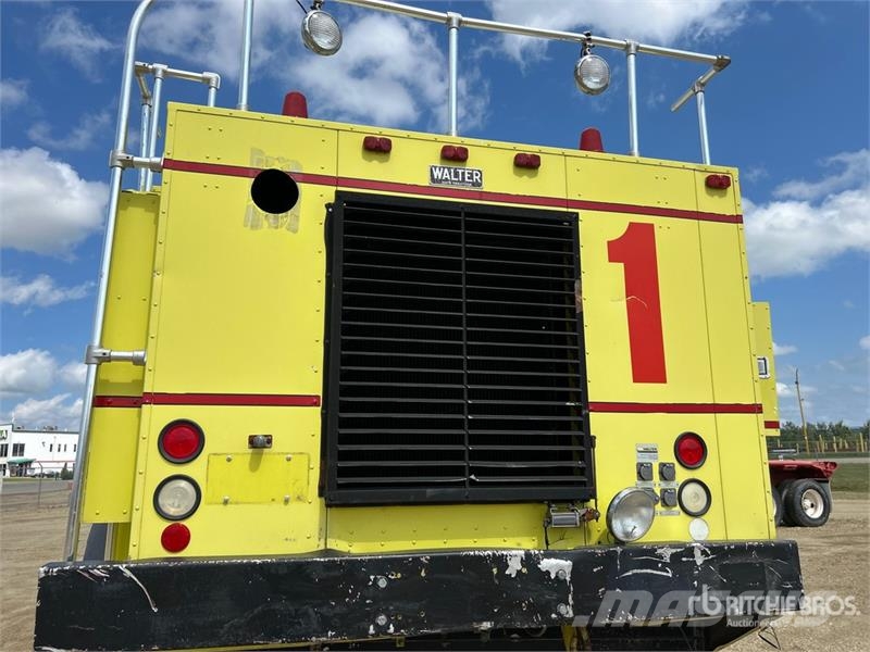 Waltek C-4500 4x4 Fire Truck (Inoperable) 消防车