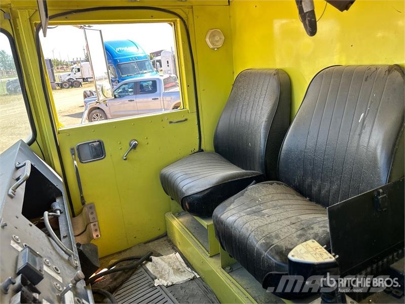 Waltek C-4500 4x4 Fire Truck (Inoperable) 消防车