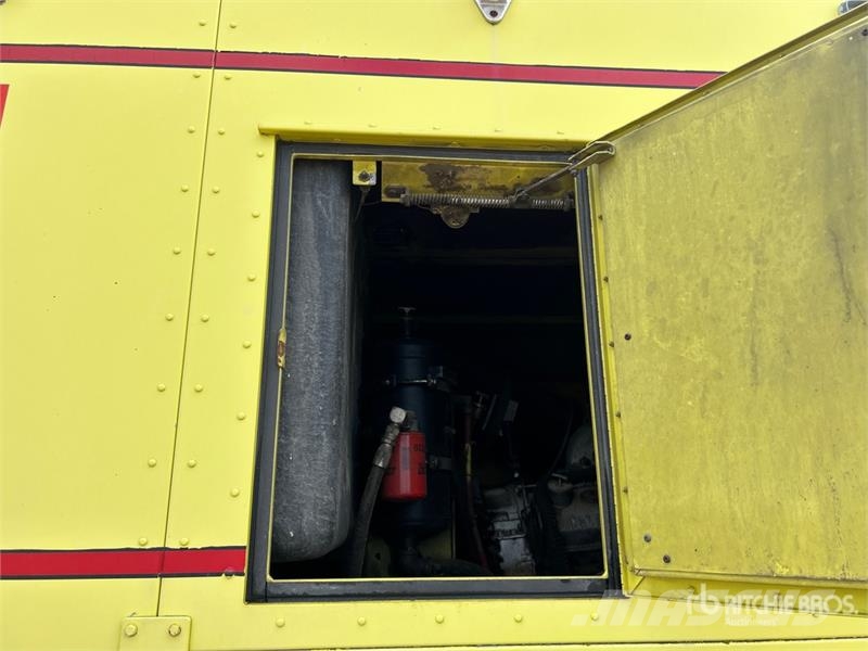 Waltek C-4500 4x4 Fire Truck (Inoperable) 消防车