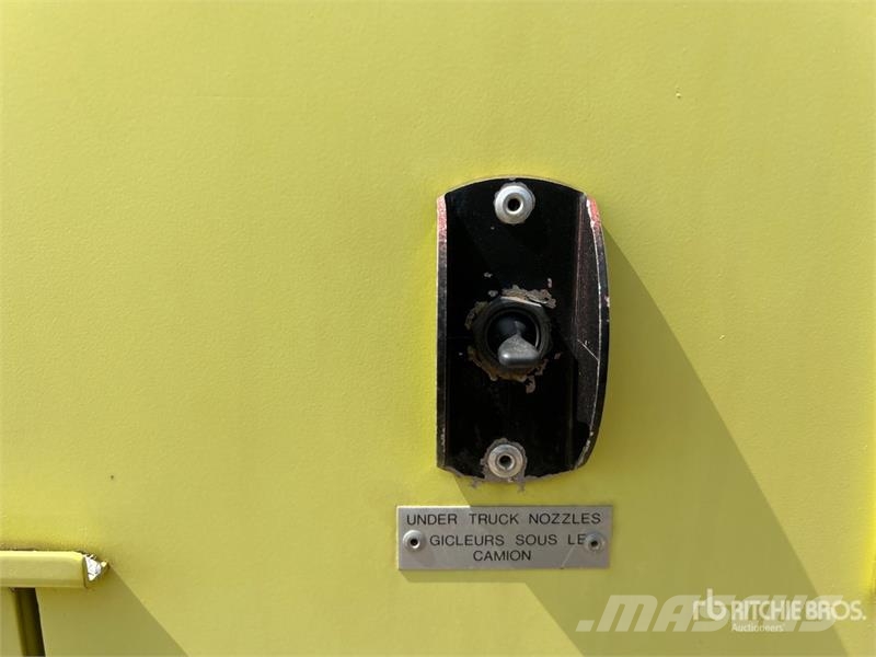 Waltek C-4500 4x4 Fire Truck (Inoperable) 消防车