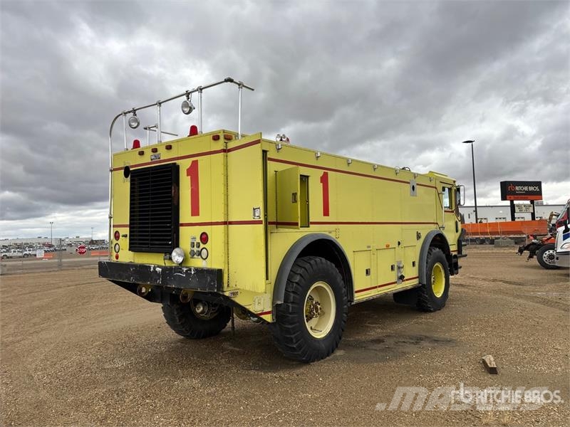 Waltek C-4500 4x4 Fire Truck (Inoperable) شاحنات حريق