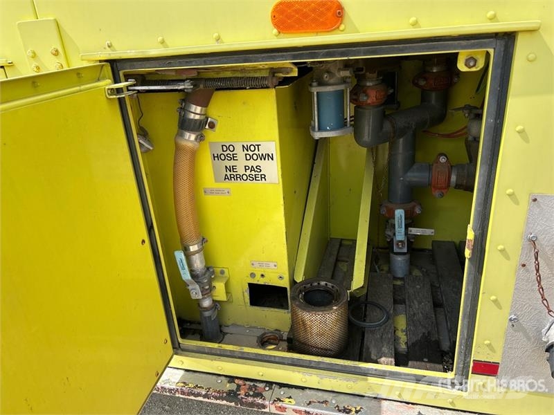 Waltek C-4500 4x4 Fire Truck (Inoperable) 消防车