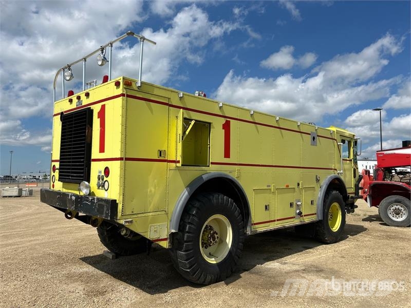 Waltek C-4500 4x4 Fire Truck (Inoperable) 消防车