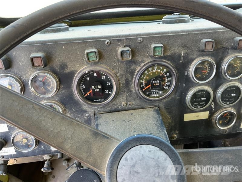 Waltek C-4500 4x4 Fire Truck (Inoperable) 消防车
