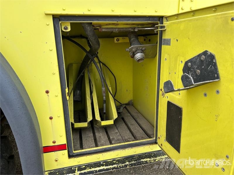 Waltek C-4500 4x4 Fire Truck (Inoperable) 消防车