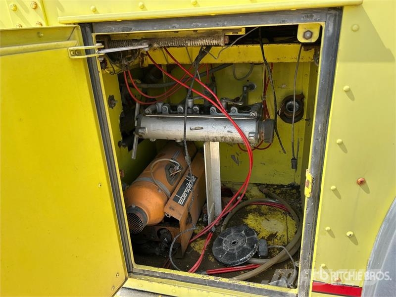 Waltek C-4500 4x4 Fire Truck (Inoperable) 消防车