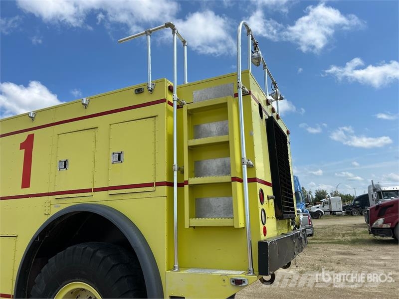 Waltek C-4500 4x4 Fire Truck (Inoperable) 消防车