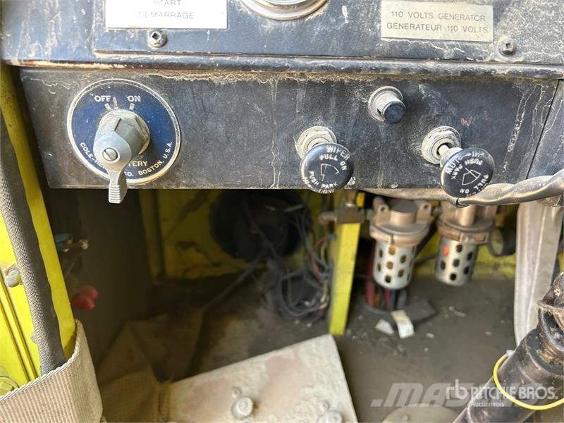 Waltek C-4500 4x4 Fire Truck (Inoperable) 消防车