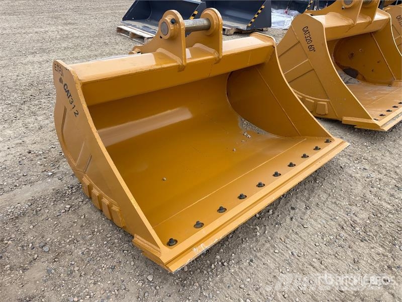 Warrior WBMCC12-1550 61 in Q/C Cleanup Excavator Bucket - Cucharones