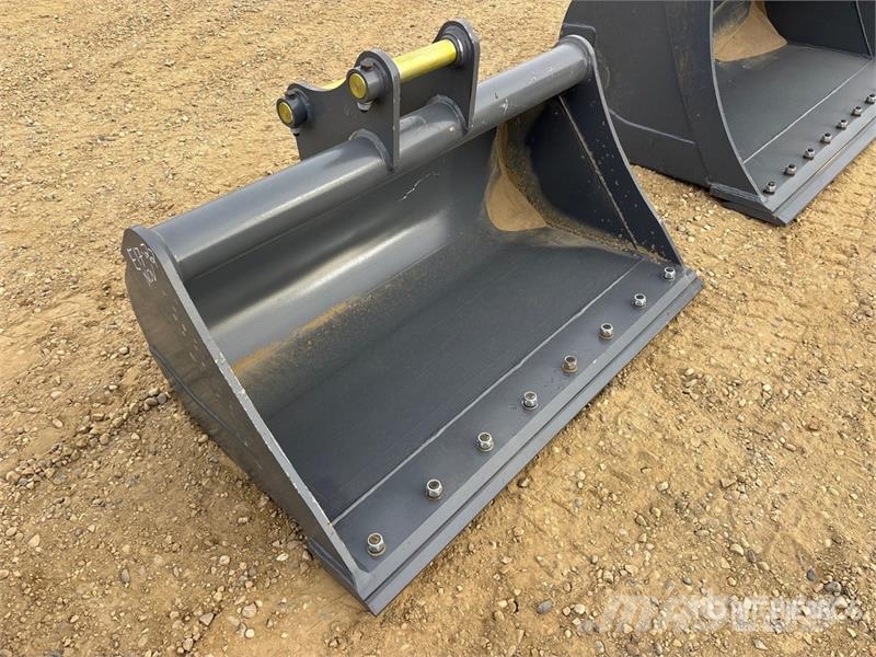 Warrior WBMCC5-1220 48 in Cleanup Excavator Bucket - Fits  Cucharones