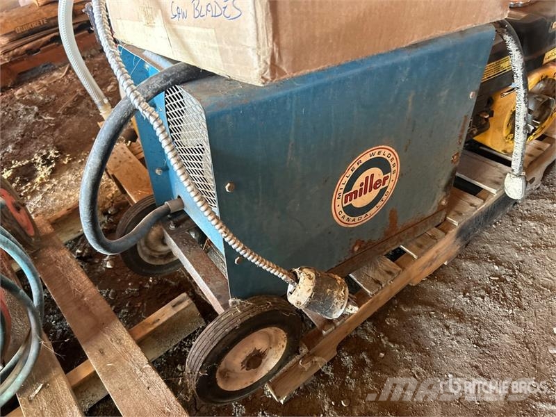 Water Pump, Gas Engine, Generator, Welder & Poly C Kiti naudoti statybos komponentai