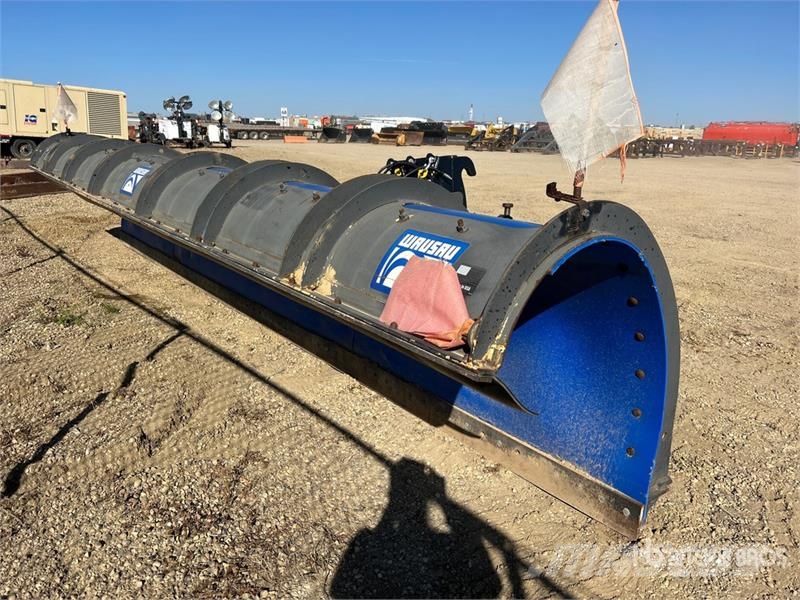  Wausau 22 ft 2 Way Snow Plow حراثات ونصول الجليد