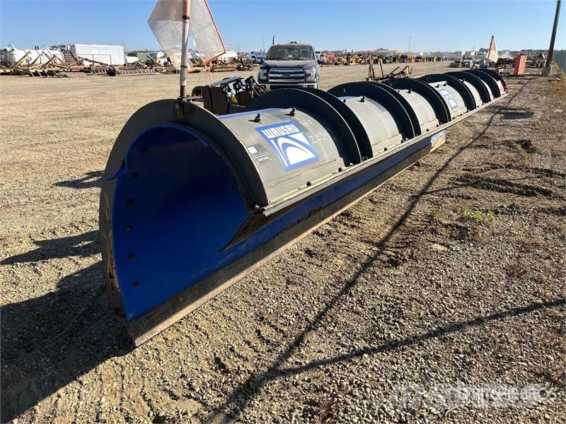  Wausau 22 ft 2 Way Snow Plow حراثات ونصول الجليد