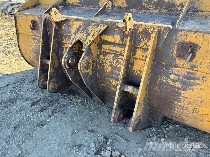 WBM 100 in 2.75 cyd Wheel Loader Bucket - Fits John De Skovle