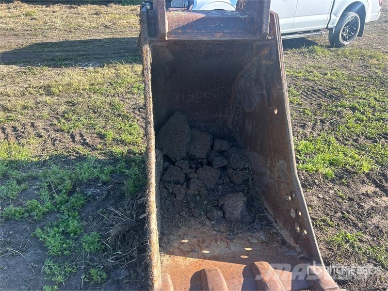 WBM 30 in Digging 4-tooth Heavy Duty Digging Bucket Ex Buckets