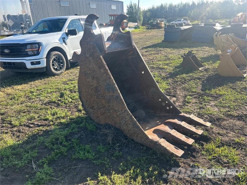 WBM 30 in Digging 4-tooth Heavy Duty Digging Bucket Ex Buckets