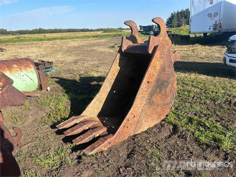 WBM 30 in Digging 4-tooth Heavy Duty Digging Bucket Ex Buckets