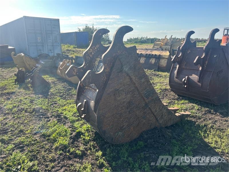 WBM 30 in Digging 4-tooth Heavy Duty Digging Bucket Ex Buckets