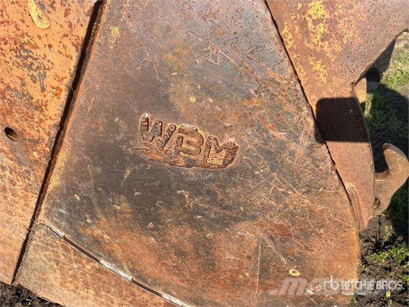 WBM 30 in Digging 4-tooth Heavy Duty Digging Bucket Ex Buckets