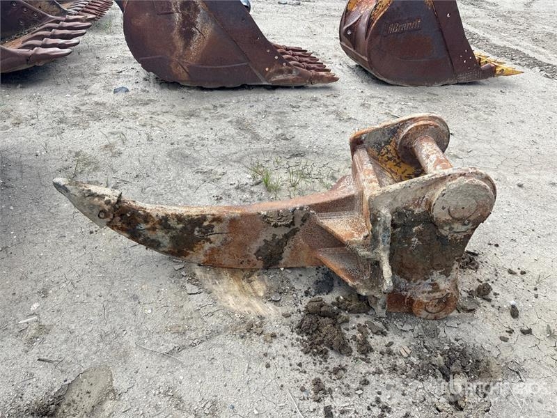 WBM 43 in Pin-On Excavator Ripper - Fits Cat 200 Serie Escarificadoras
