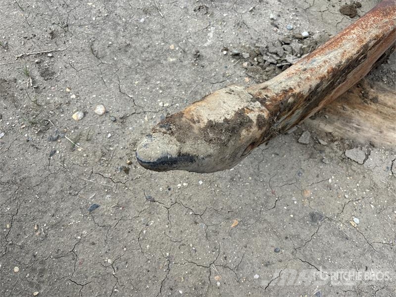 WBM 43 in Pin-On Excavator Ripper - Fits Cat 200 Serie Escarificadoras