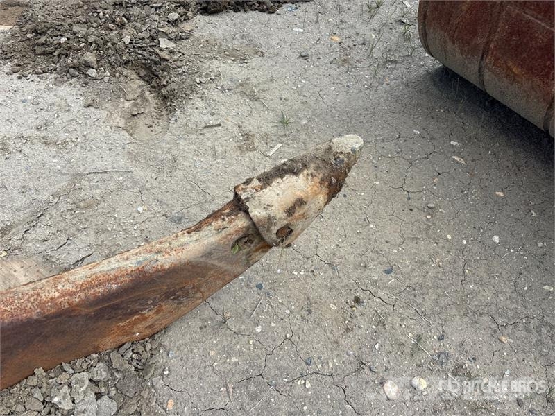 WBM 43 in Pin-On Excavator Ripper - Fits Cat 200 Serie Escarificadoras
