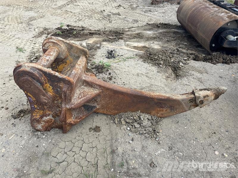 WBM 43 in Pin-On Excavator Ripper - Fits Cat 200 Serie Escarificadoras