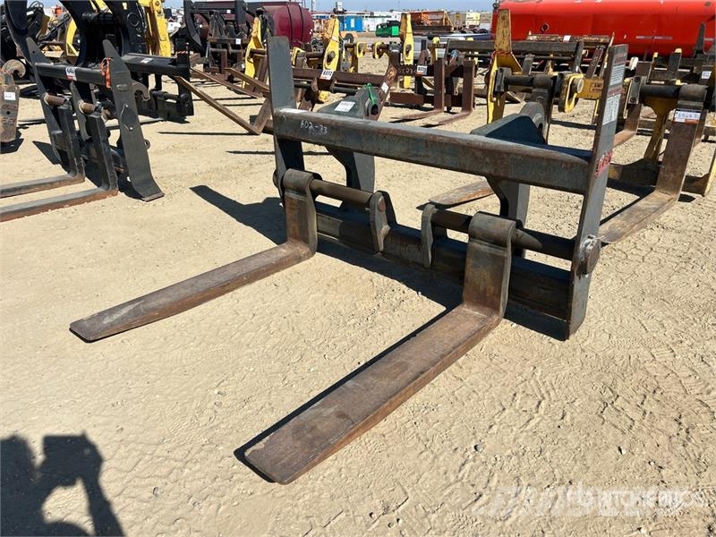 WBM 54 in Q/C Wheel Loader Forks - Fits 2015 Case 821F شوكات