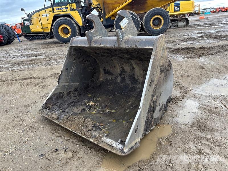 WBM 66 in Q/C Cleanup Excavator Bucket - Fits Komatsu  دلاء