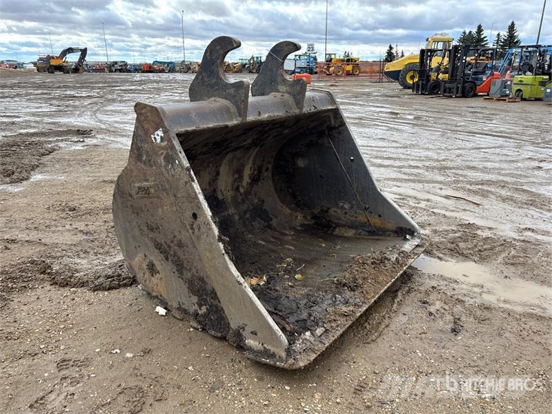 WBM 66 in Q/C Cleanup Excavator Bucket - Fits Komatsu  دلاء