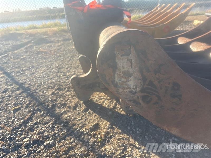 WBM 72 in Excavator Rake Schudders