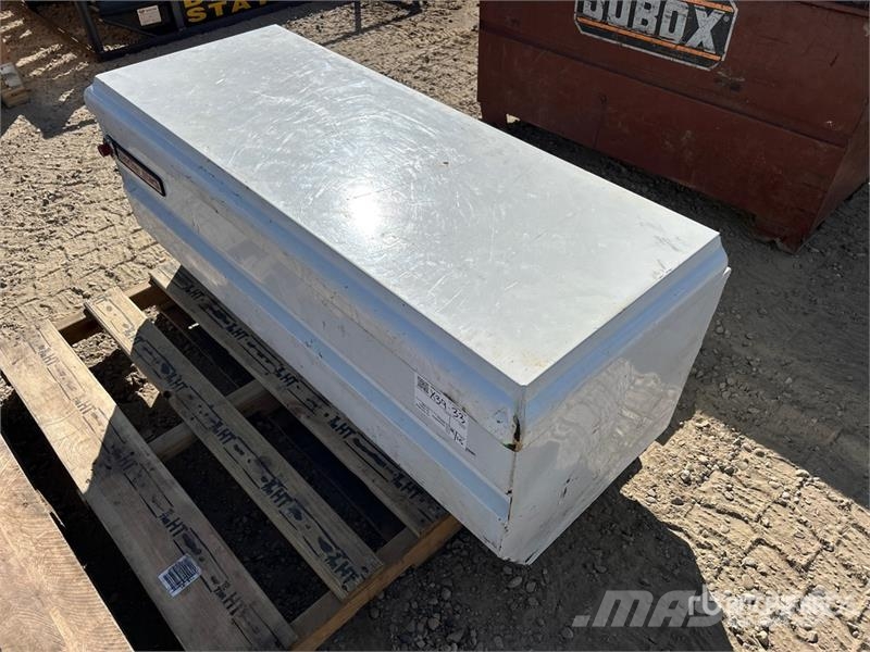 Weather Guard 675-3-01 46in Wide Tool Box Sonstige Baumaschinen